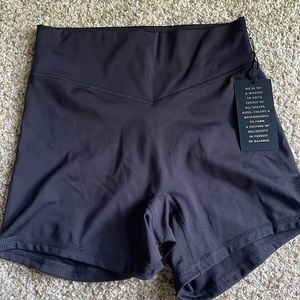 Balance Athletica Tenacity Short Small in Black